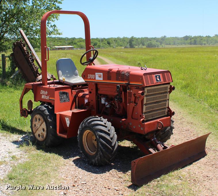 image for item L1976 1998 Ditch Witch 3700DD trencher