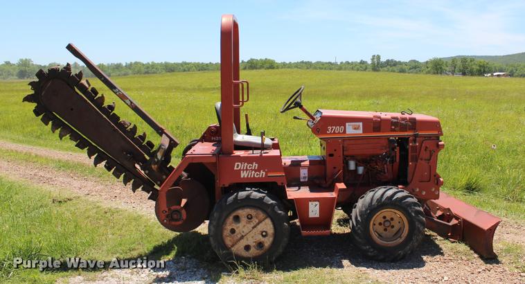 image for item L1976 1998 Ditch Witch 3700DD trencher