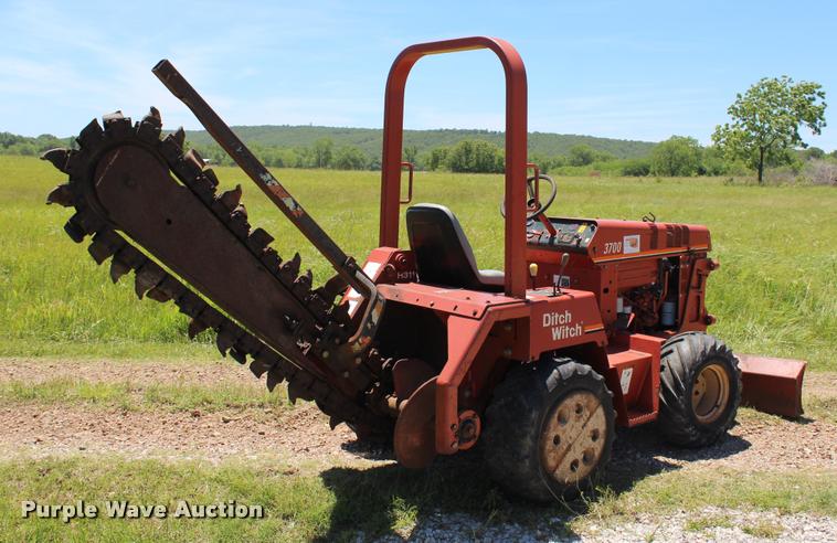 image for item L1976 1998 Ditch Witch 3700DD trencher