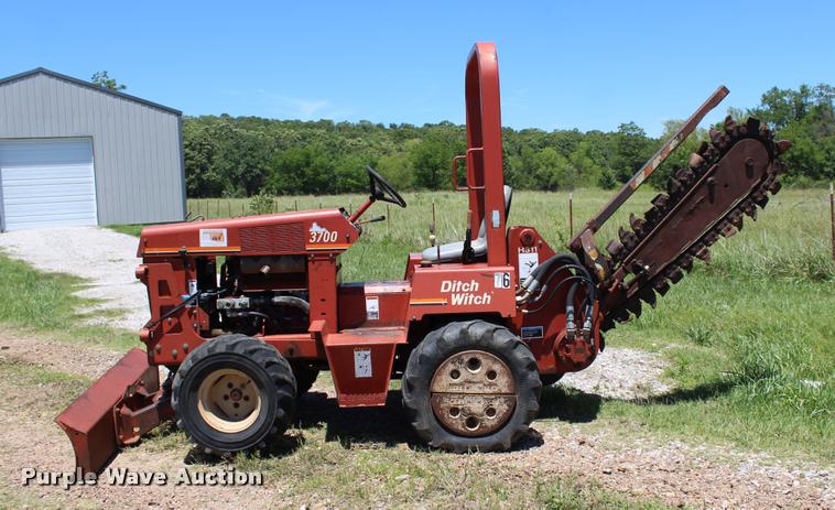 image for item L1976 1998 Ditch Witch 3700DD trencher