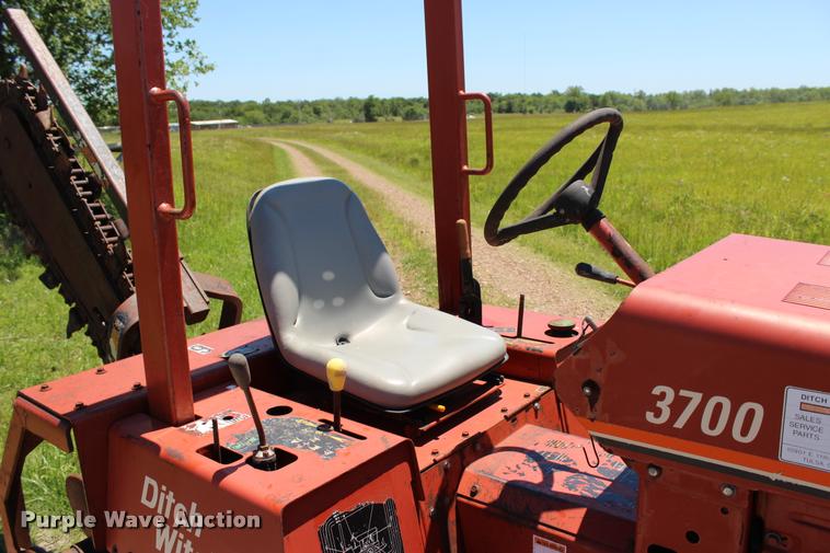 image for item L1976 1998 Ditch Witch 3700DD trencher