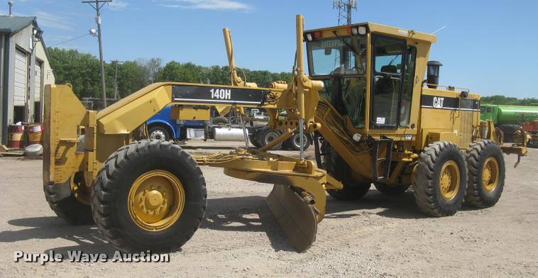 image for item L2333 2001 Caterpillar 140H motor grader