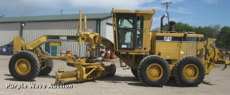 image for item L2333 2001 Caterpillar 140H motor grader
