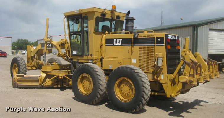 image for item L2333 2001 Caterpillar 140H motor grader