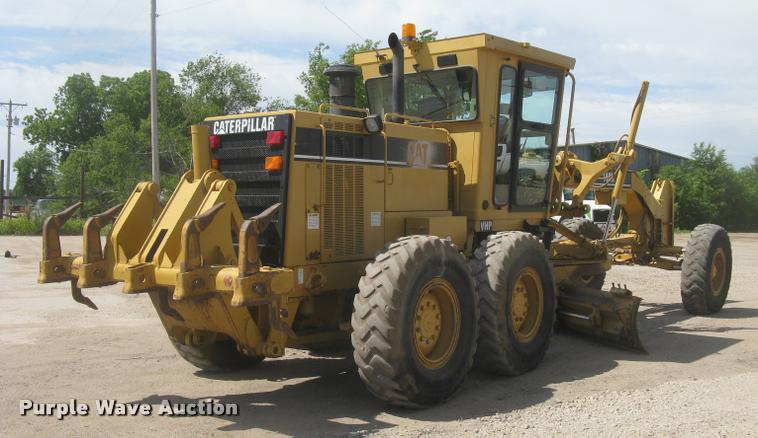 image for item L2333 2001 Caterpillar 140H motor grader