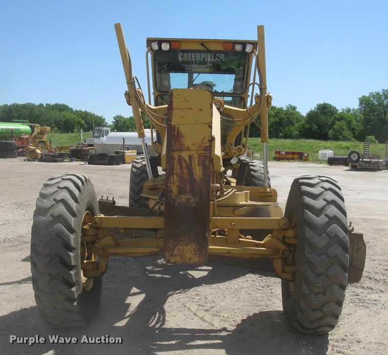 image for item L2333 2001 Caterpillar 140H motor grader