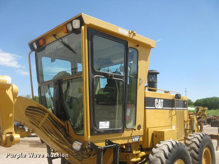 image for item L2333 2001 Caterpillar 140H motor grader
