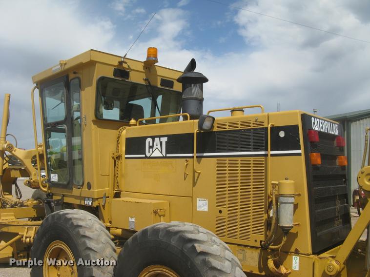image for item L2333 2001 Caterpillar 140H motor grader