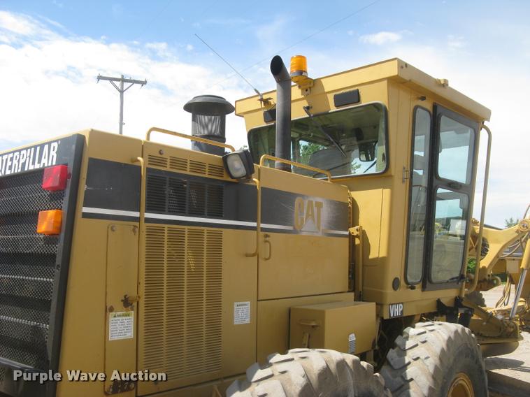 image for item L2333 2001 Caterpillar 140H motor grader