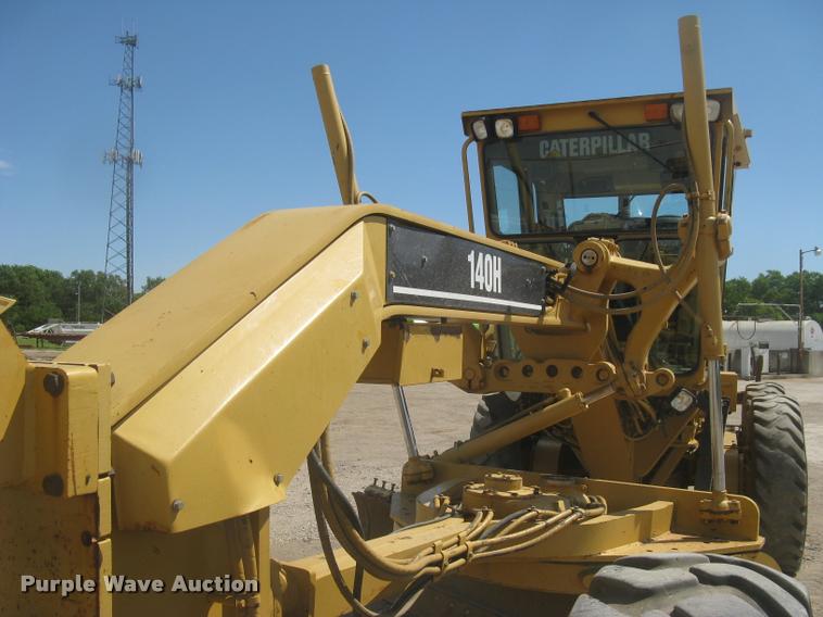 image for item L2333 2001 Caterpillar 140H motor grader