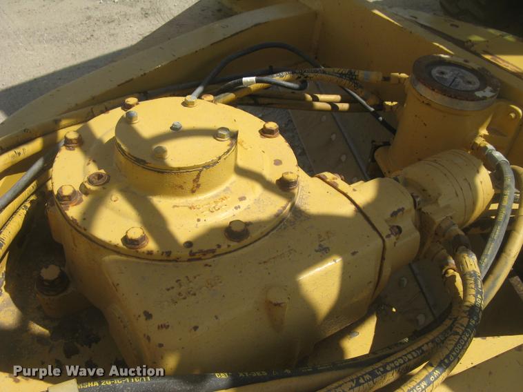 image for item L2333 2001 Caterpillar 140H motor grader