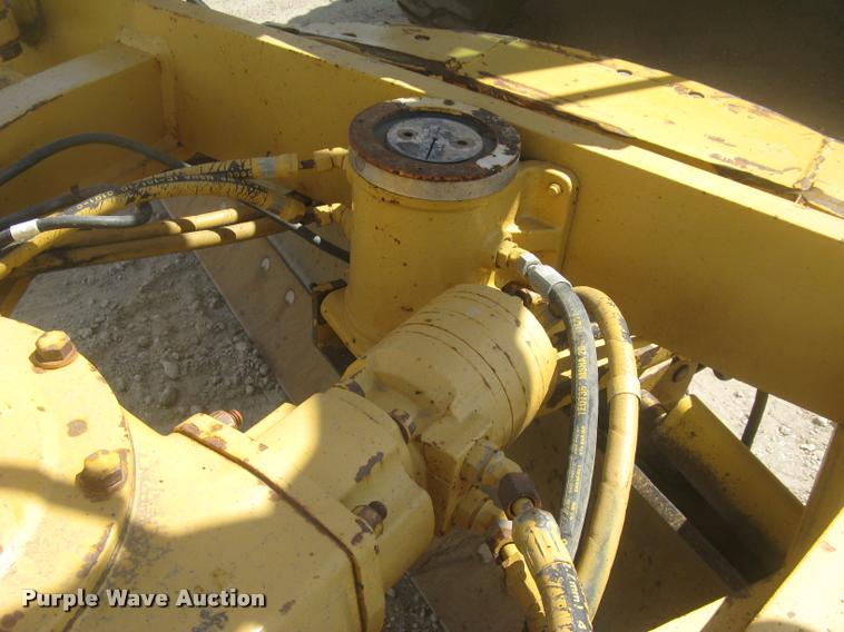 image for item L2333 2001 Caterpillar 140H motor grader