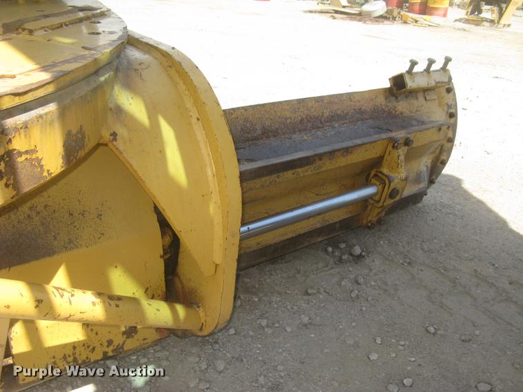 image for item L2333 2001 Caterpillar 140H motor grader