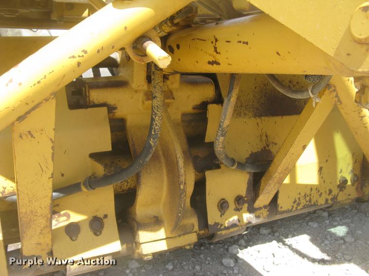 image for item L2333 2001 Caterpillar 140H motor grader