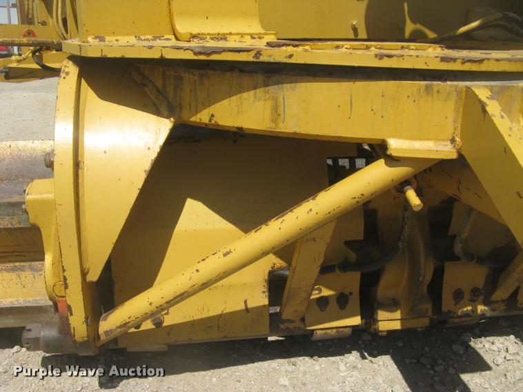 image for item L2333 2001 Caterpillar 140H motor grader