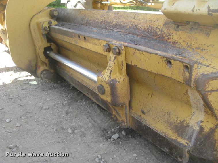 image for item L2333 2001 Caterpillar 140H motor grader