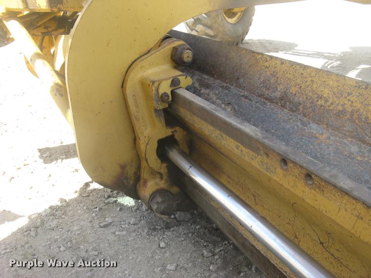 image for item L2333 2001 Caterpillar 140H motor grader