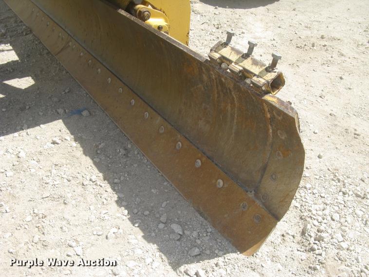 image for item L2333 2001 Caterpillar 140H motor grader