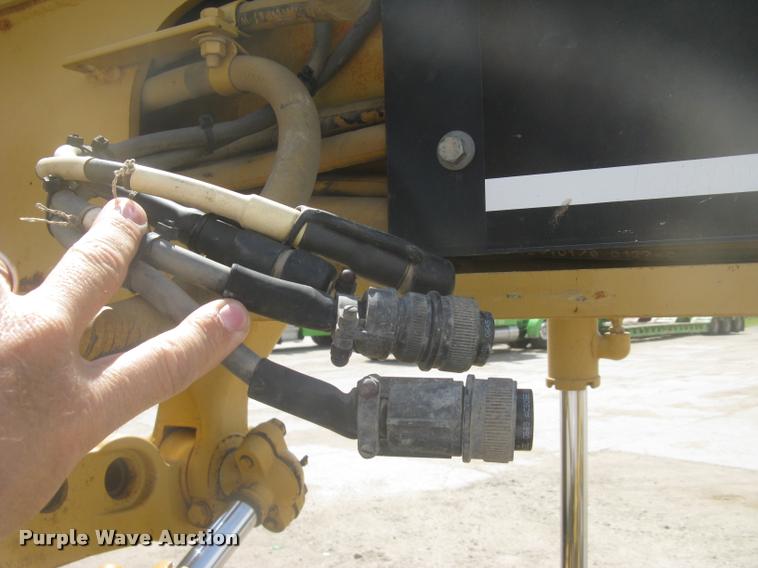 image for item L2333 2001 Caterpillar 140H motor grader