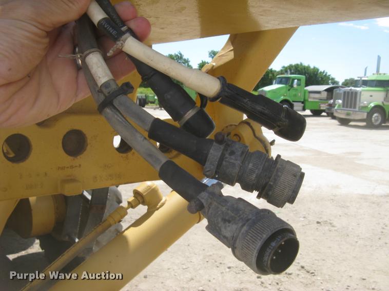 image for item L2333 2001 Caterpillar 140H motor grader