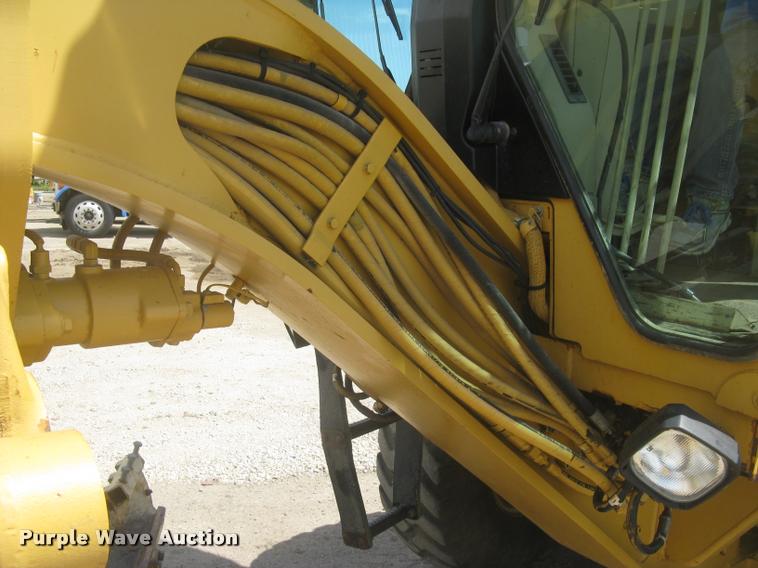 image for item L2333 2001 Caterpillar 140H motor grader