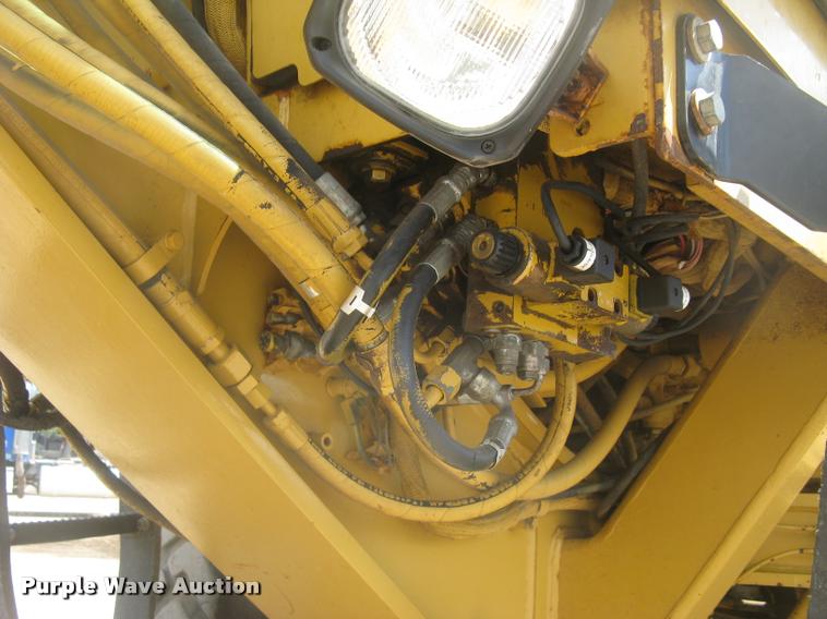 image for item L2333 2001 Caterpillar 140H motor grader