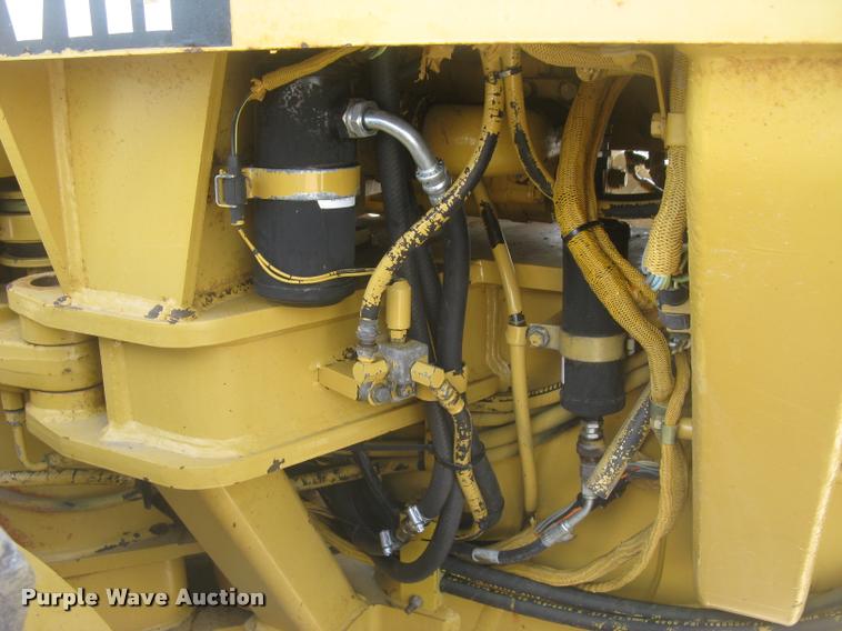 image for item L2333 2001 Caterpillar 140H motor grader