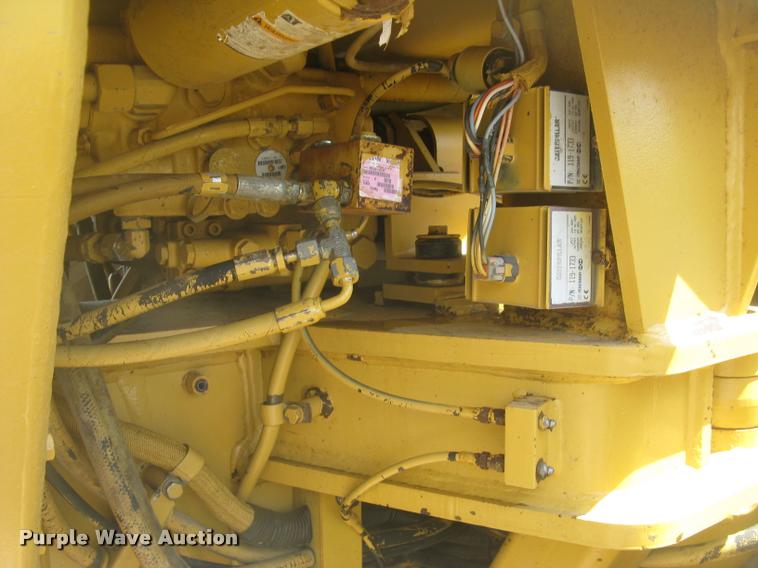 image for item L2333 2001 Caterpillar 140H motor grader