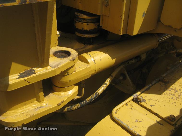 image for item L2333 2001 Caterpillar 140H motor grader