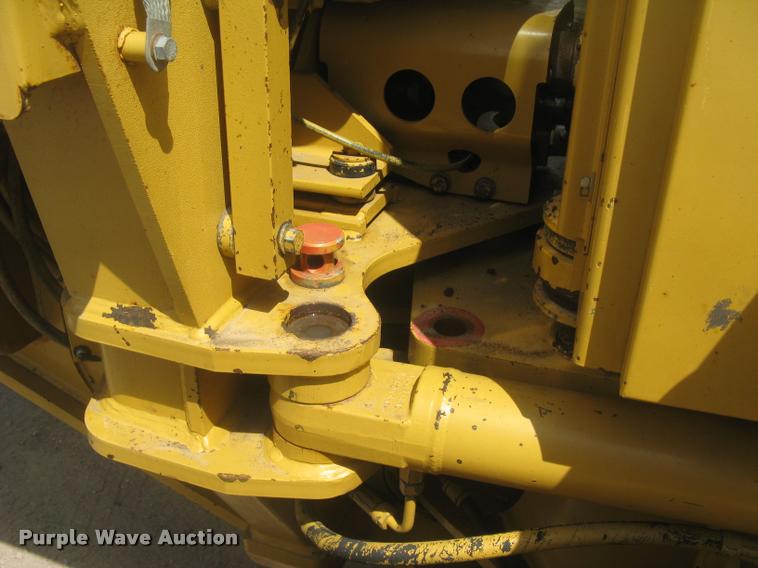 image for item L2333 2001 Caterpillar 140H motor grader