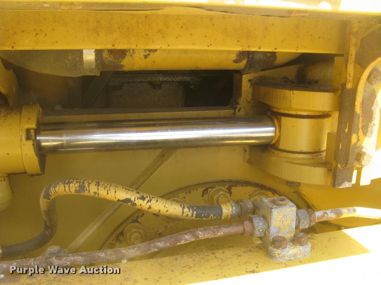 image for item L2333 2001 Caterpillar 140H motor grader