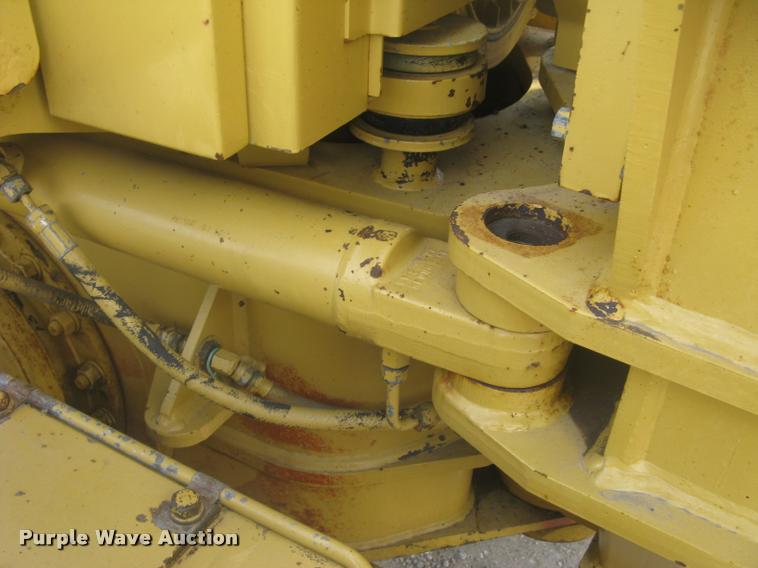 image for item L2333 2001 Caterpillar 140H motor grader