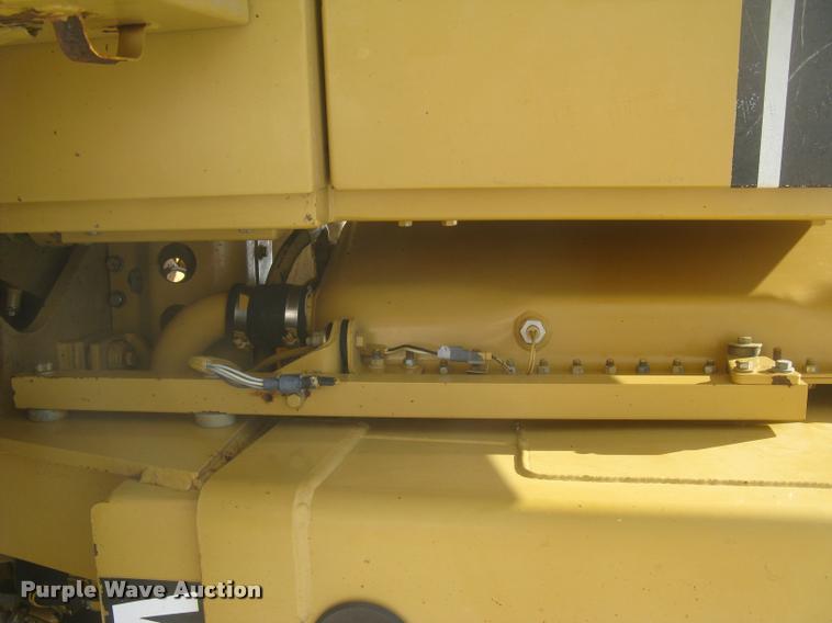 image for item L2333 2001 Caterpillar 140H motor grader