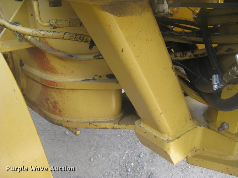 image for item L2333 2001 Caterpillar 140H motor grader