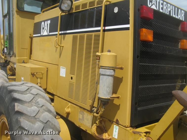 image for item L2333 2001 Caterpillar 140H motor grader