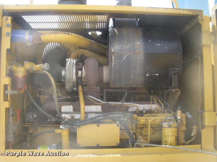 image for item L2333 2001 Caterpillar 140H motor grader
