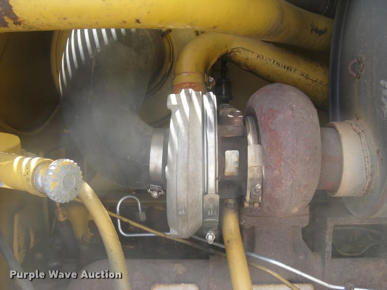 image for item L2333 2001 Caterpillar 140H motor grader