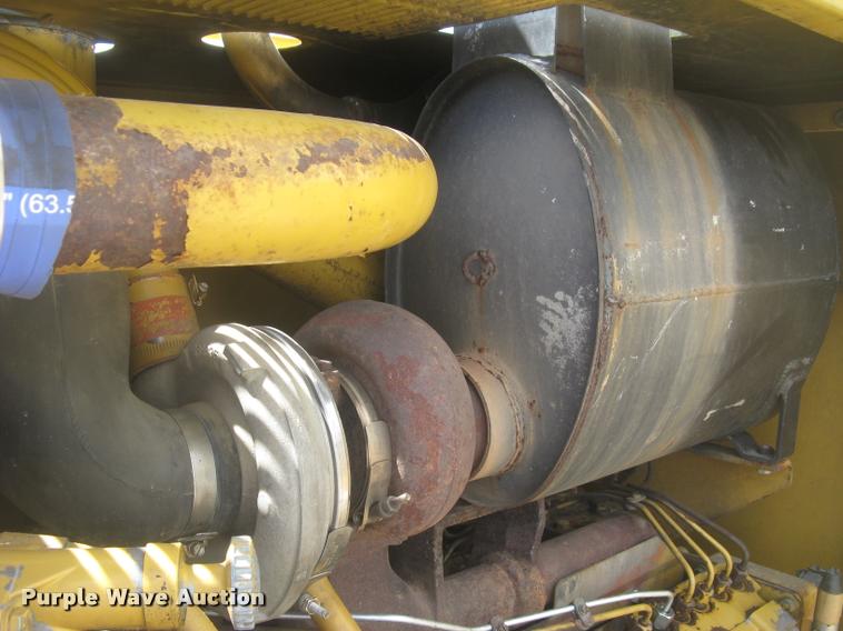 image for item L2333 2001 Caterpillar 140H motor grader