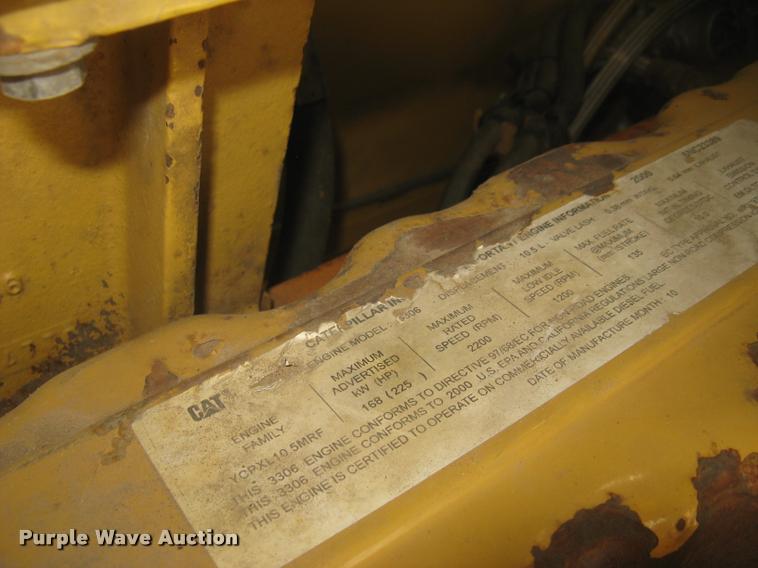 image for item L2333 2001 Caterpillar 140H motor grader