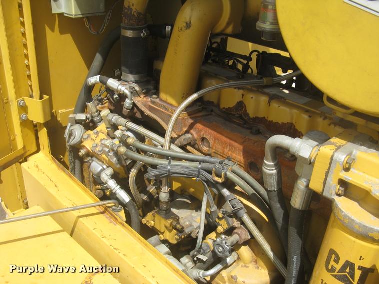 image for item L2333 2001 Caterpillar 140H motor grader