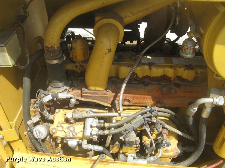 image for item L2333 2001 Caterpillar 140H motor grader