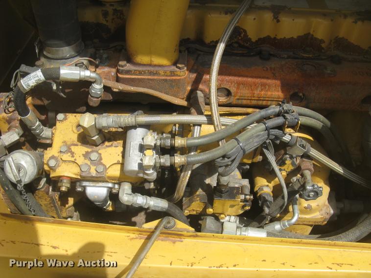 image for item L2333 2001 Caterpillar 140H motor grader