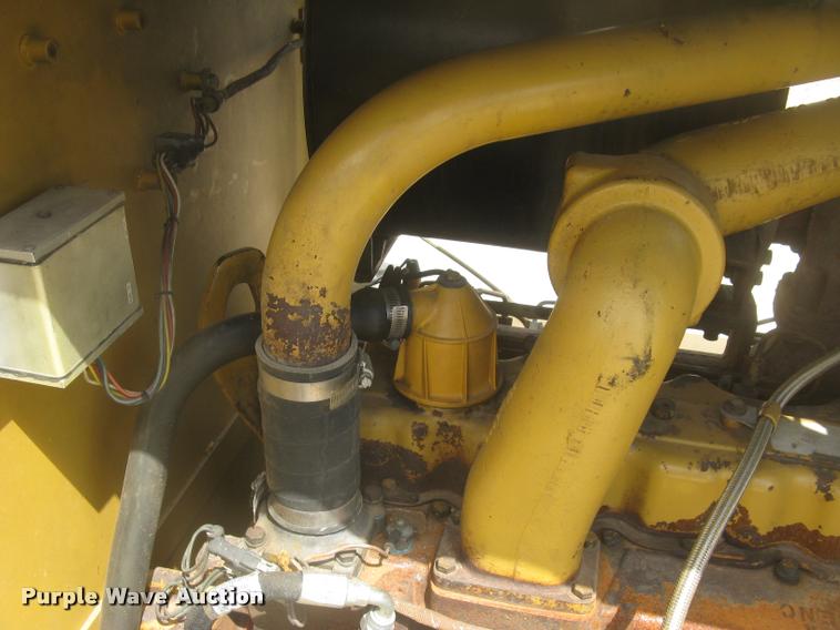 image for item L2333 2001 Caterpillar 140H motor grader