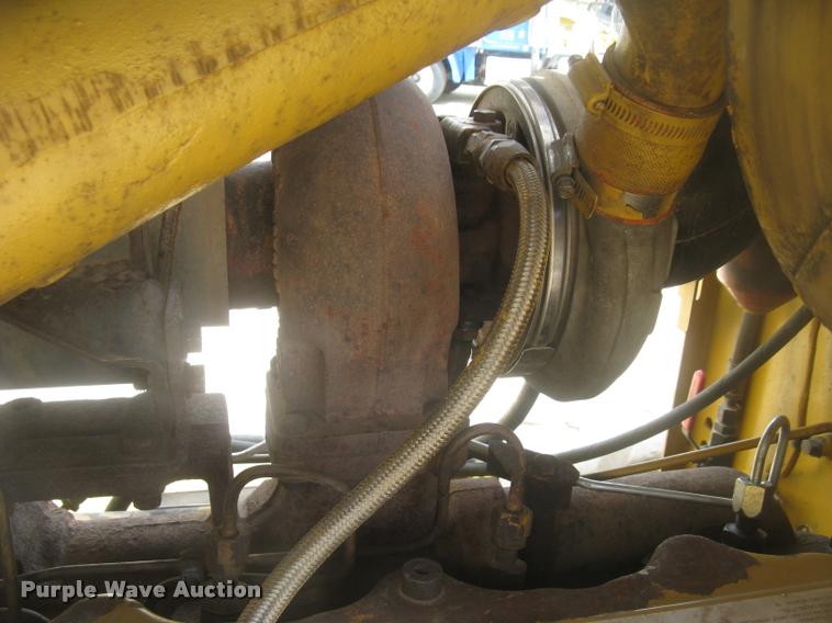 image for item L2333 2001 Caterpillar 140H motor grader