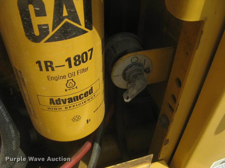 image for item L2333 2001 Caterpillar 140H motor grader