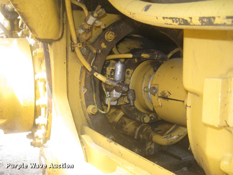 image for item L2333 2001 Caterpillar 140H motor grader