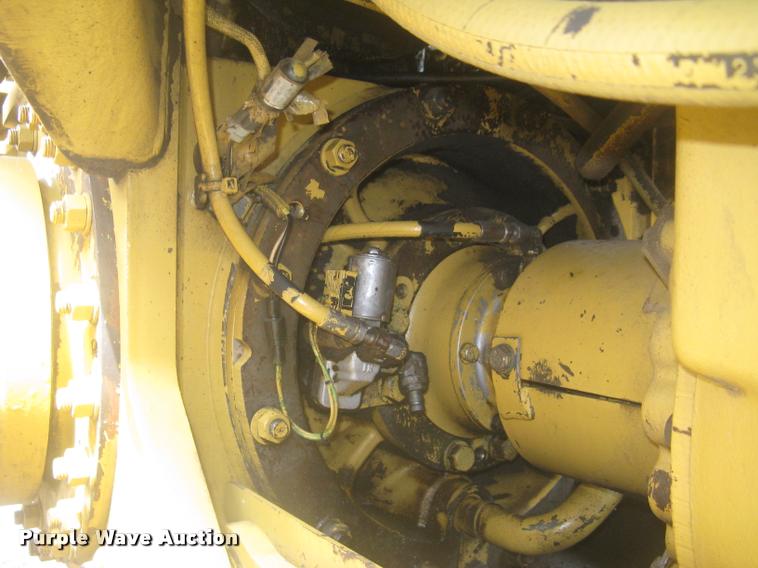 image for item L2333 2001 Caterpillar 140H motor grader