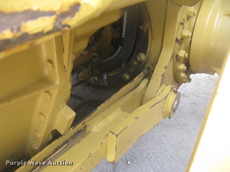 image for item L2333 2001 Caterpillar 140H motor grader
