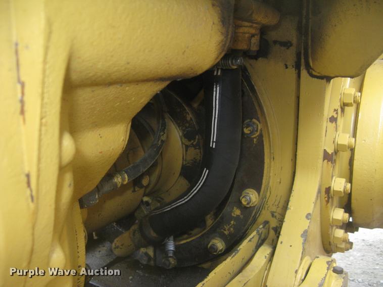 image for item L2333 2001 Caterpillar 140H motor grader