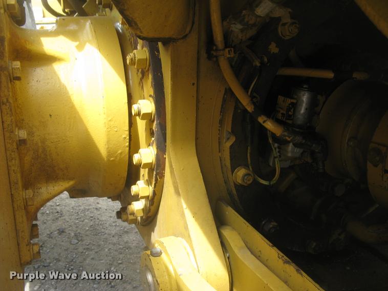 image for item L2333 2001 Caterpillar 140H motor grader
